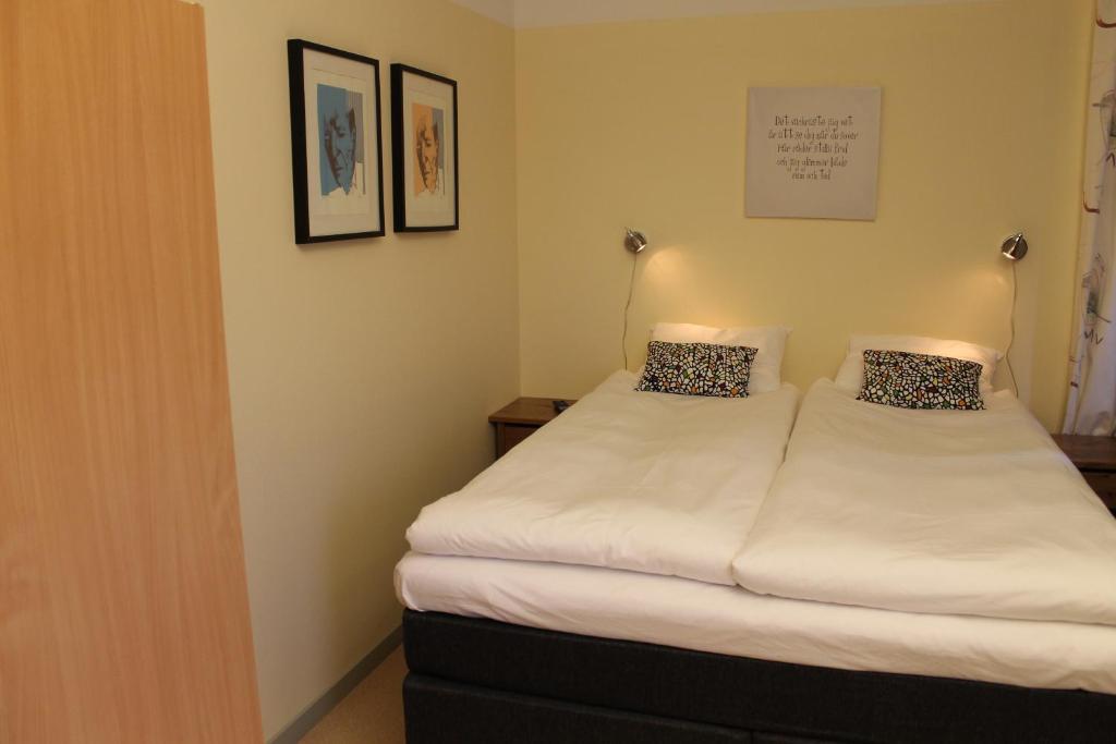 Stationshusets Hotell Och Cafe Köping Δωμάτιο φωτογραφία