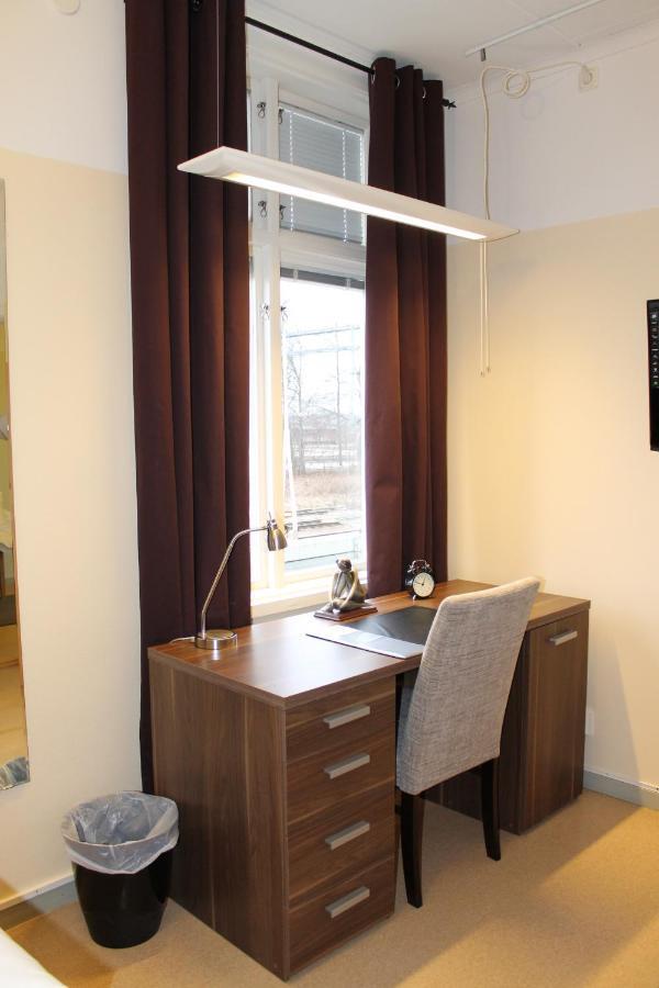 Stationshusets Hotell Och Cafe Köping Δωμάτιο φωτογραφία